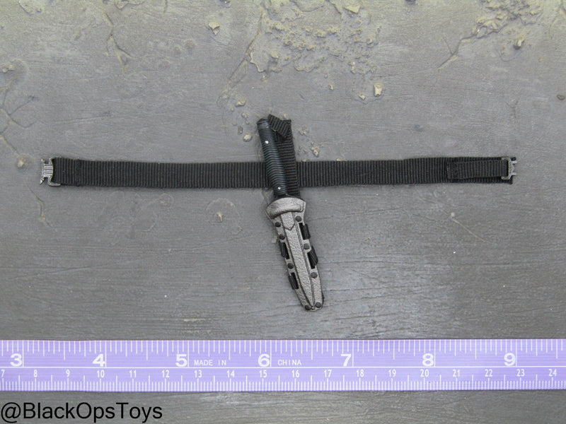 Load image into Gallery viewer, Dune - Paul Atreides - Knife w/Belt &amp; Sheath
