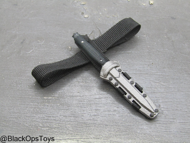 Load image into Gallery viewer, Dune - Paul Atreides - Knife w/Belt &amp; Sheath
