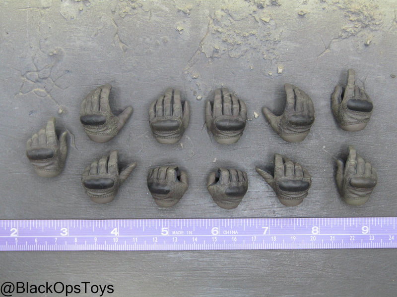 Load image into Gallery viewer, Dune - Paul Atreides - Gloved Hand Set (x11)
