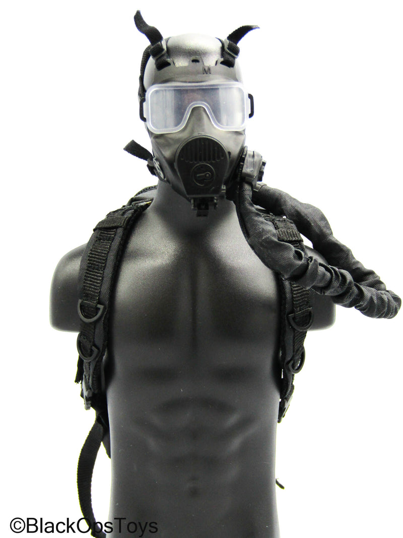 Load image into Gallery viewer, CBRN Assault Team - Black M50 Gas Mask w/Backpack Filter
