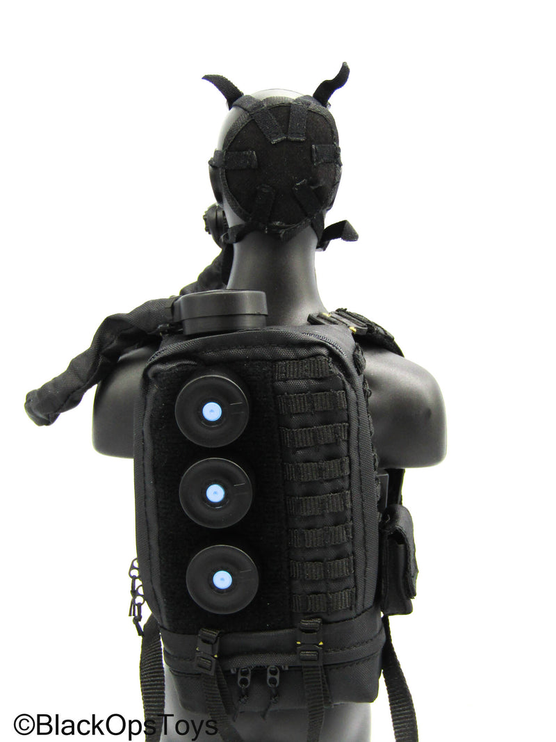 Load image into Gallery viewer, CBRN Assault Team - Black M50 Gas Mask w/Backpack Filter
