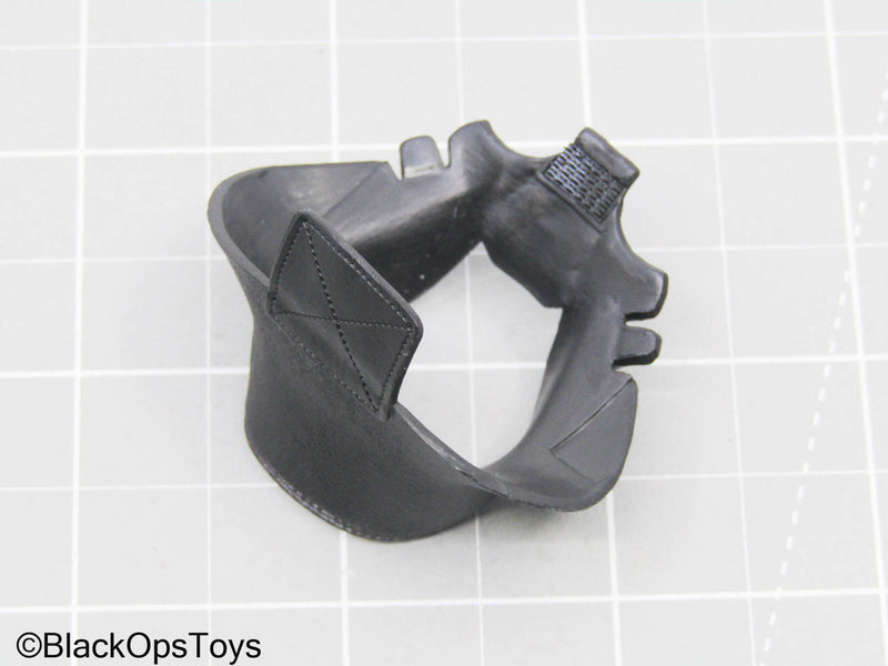 Load image into Gallery viewer, Black Neck Collar Piece (Hot Toys)
