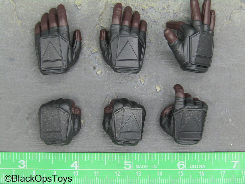 Load image into Gallery viewer, Star Wars - Boba Fett - Gloved Hand Set (x6)
