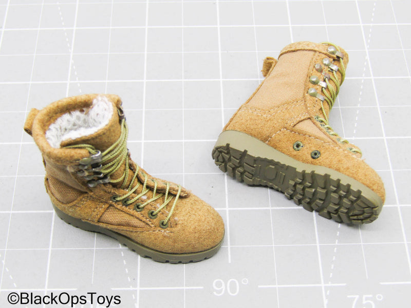 Load image into Gallery viewer, Brown Combat Boots (Foot Type) (Soldier Story)
