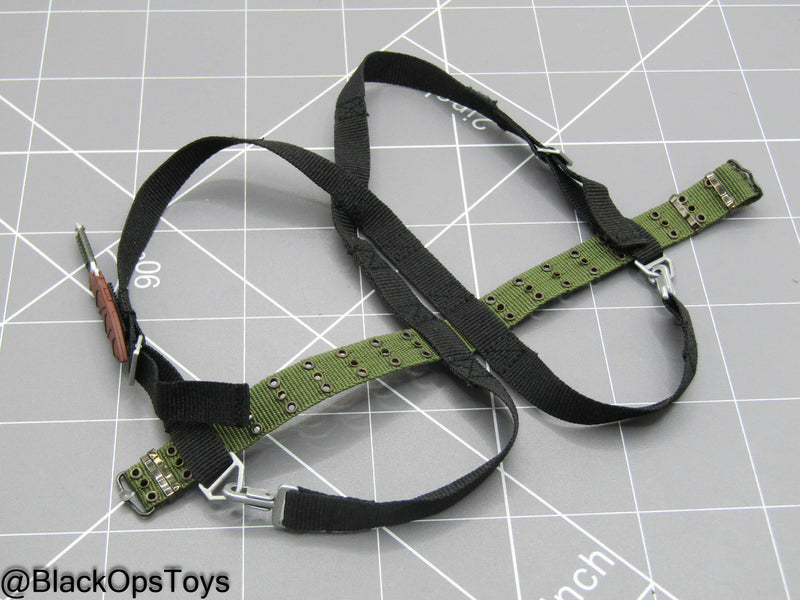 Load image into Gallery viewer, MGS - ERDL Camo Snake - STABO Harness w/Knife &amp; Sheath
