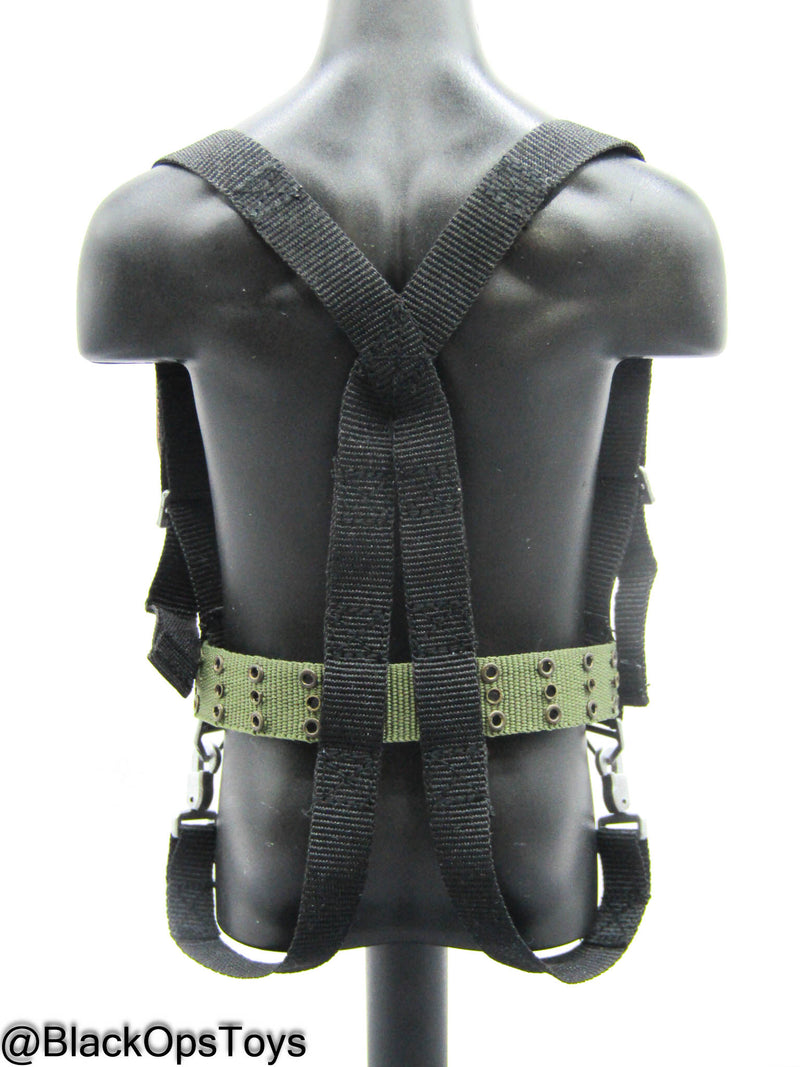 Load image into Gallery viewer, MGS - ERDL Camo Snake - STABO Harness w/Knife &amp; Sheath

