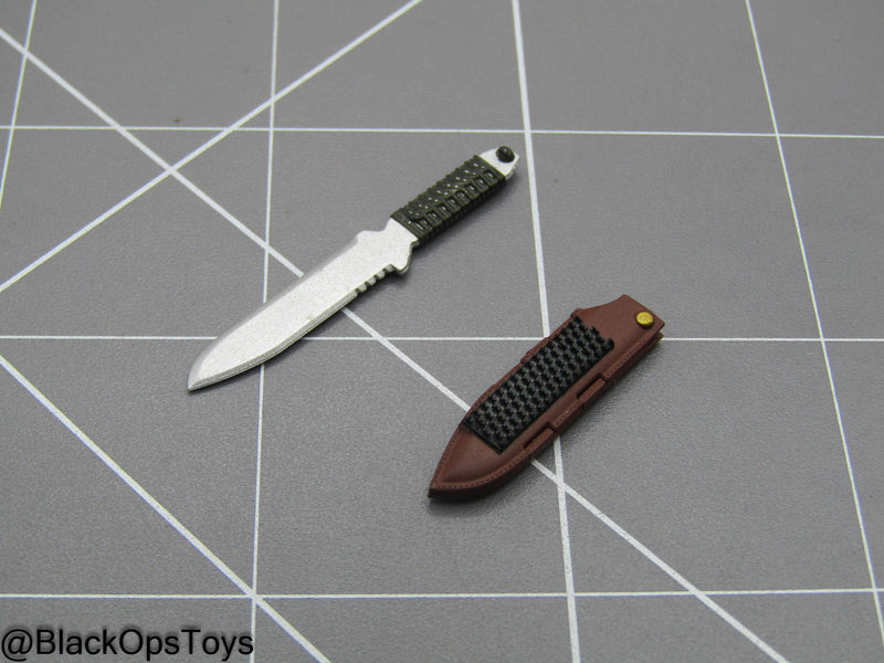 Load image into Gallery viewer, MGS - ERDL Camo Snake - STABO Harness w/Knife &amp; Sheath
