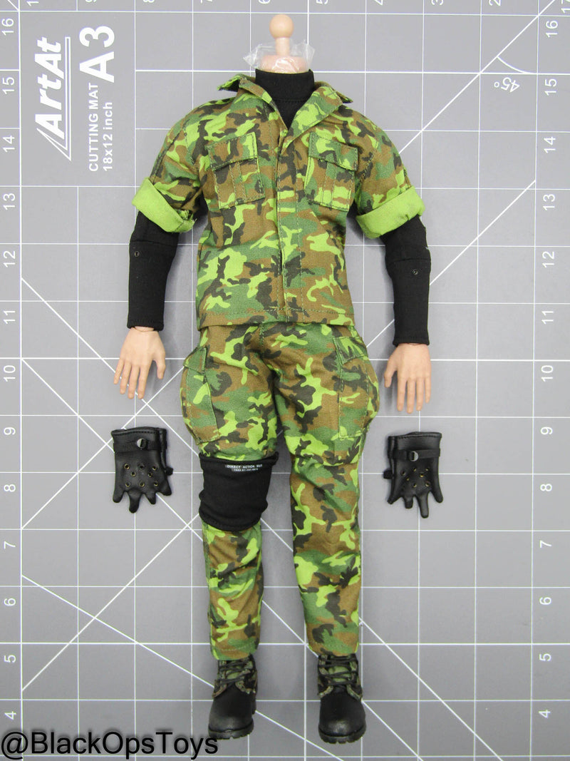 Load image into Gallery viewer, MGS - ERDL Camo Snake - Male Dressed Body w/Cardboard Box
