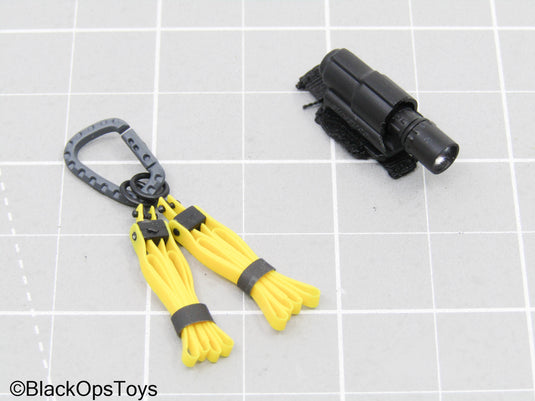 Damnation -The American Agent- Flashlight w/Carabiner & Flexcuffs