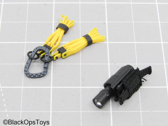 Damnation -The American Agent- Flashlight w/Carabiner & Flexcuffs