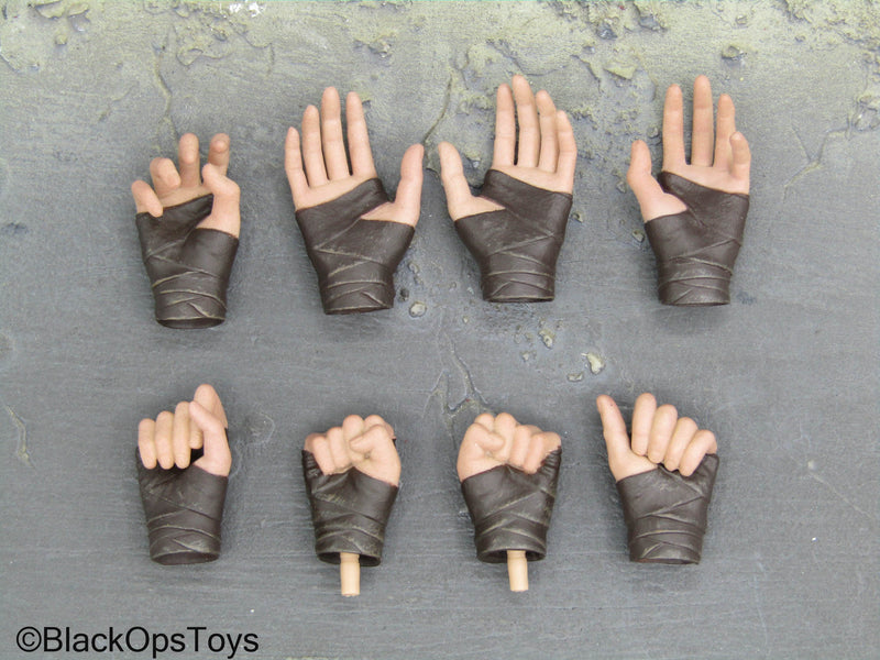 Load image into Gallery viewer, Wonder Woman 1984 - Female Fingerless Gloved Hand Set
