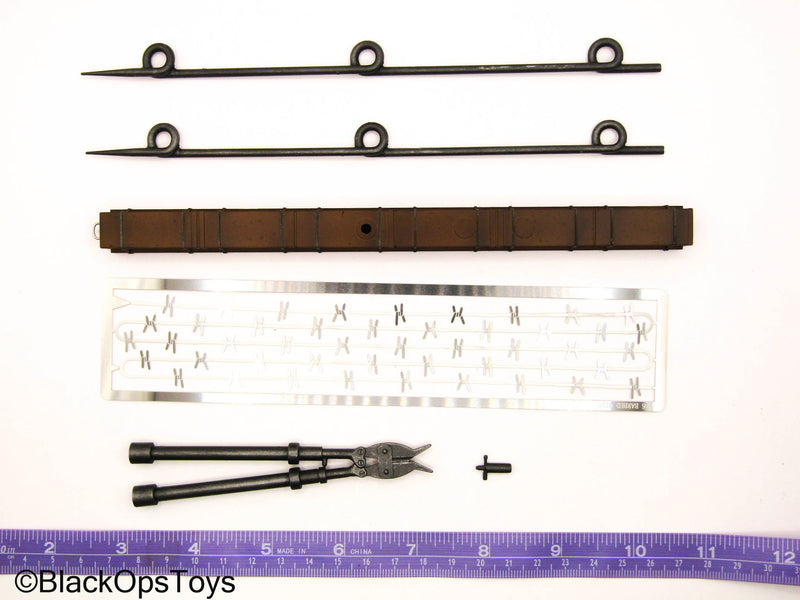 Load image into Gallery viewer, WWII - Gebirgspionier - Gestrckte Ladung w/Barbed Wire Set
