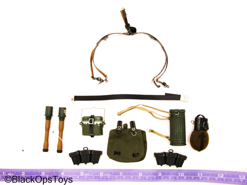 Load image into Gallery viewer, WWII - Gebirgspionier - Battle Belt w/Pouch &amp; Gear Set
