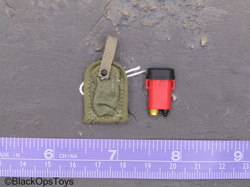 Load image into Gallery viewer, Vietnam US MACV-SOG - Strobe Light w/Pouch
