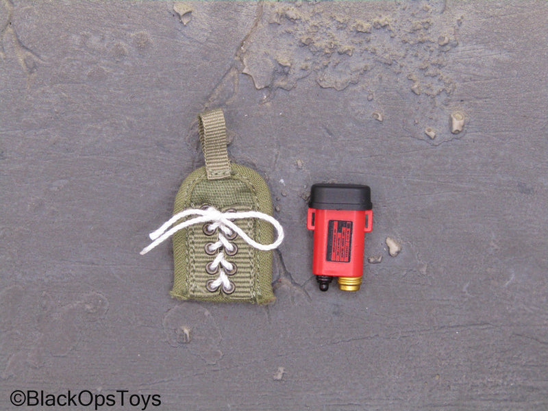 Load image into Gallery viewer, Vietnam US MACV-SOG - Strobe Light w/Pouch

