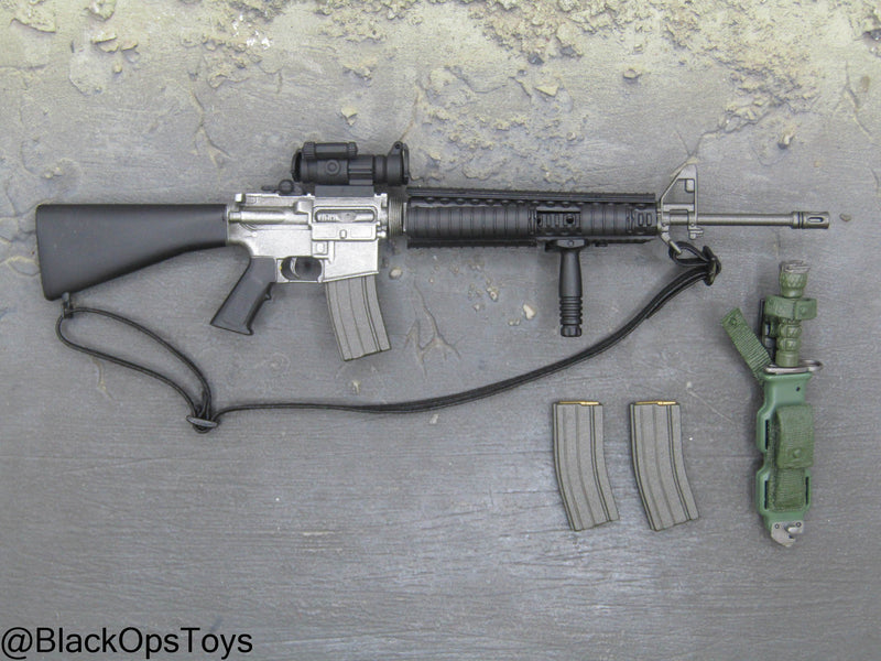 Load image into Gallery viewer, M16 Rifle w/Attachment Set &amp; Bayonet
