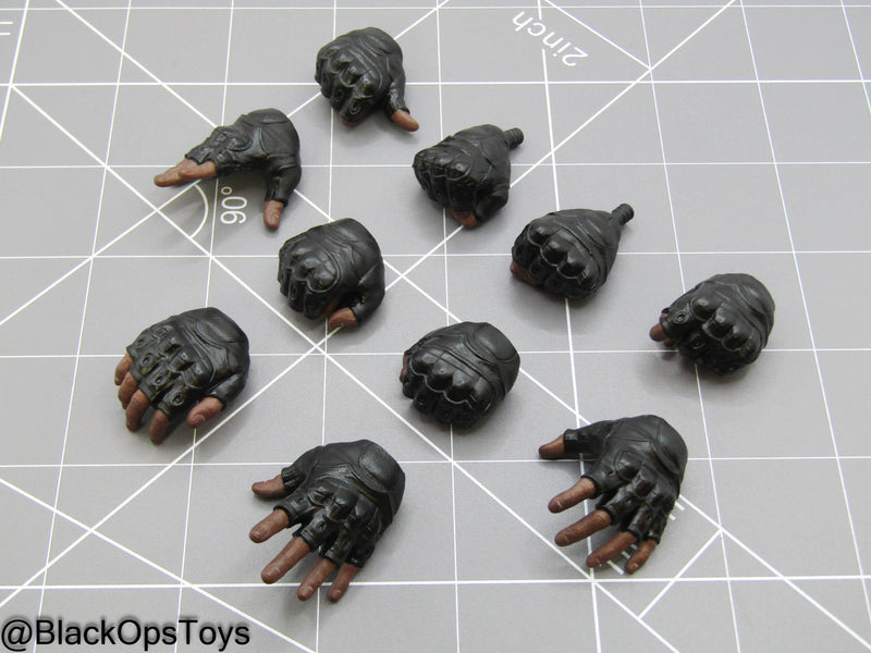 Load image into Gallery viewer, Deadpool &amp; Wolverine - Blade - AA Fingerless Gloved Hand Set
