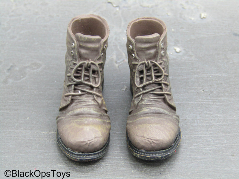Load image into Gallery viewer, Vincent Willem Van Gogh - Brown Boots (Peg Type)
