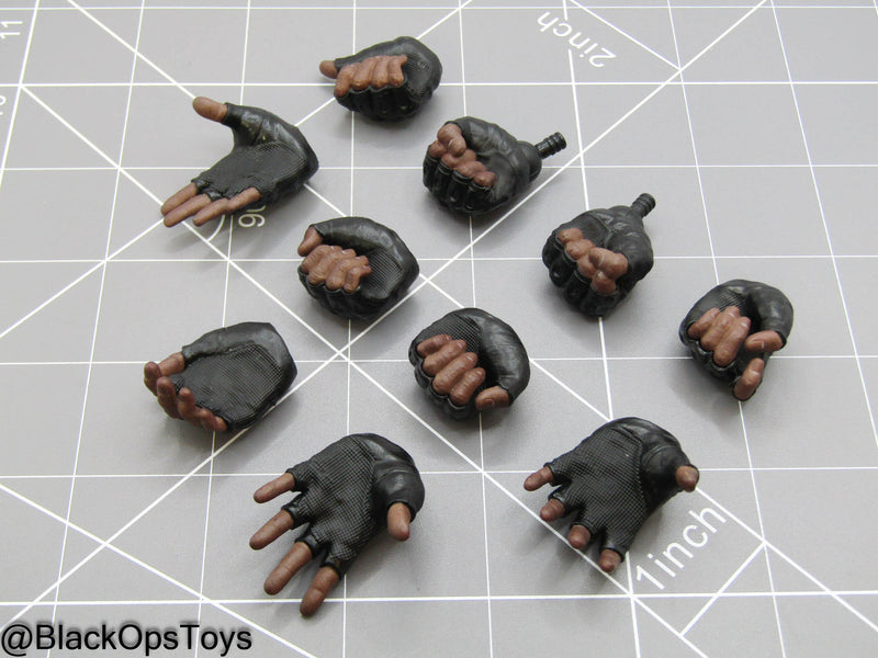Load image into Gallery viewer, Deadpool &amp; Wolverine - Blade - AA Fingerless Gloved Hand Set
