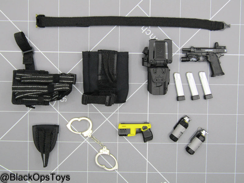 Load image into Gallery viewer, LAPD S.W.A.T. - Battle Belt w/STI 2011 P Pistol &amp; Gear Set
