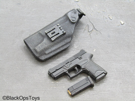 Hot Toys Terminator John Connor - Pistol w/Black Holster