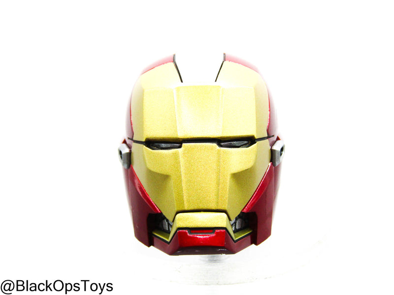 Load image into Gallery viewer, Iron Man - Helmeted Headsculpt
