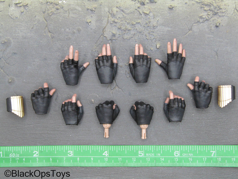 Load image into Gallery viewer, Black Widow - Natasha Romanov - Female Black Fingerless Gloved Hand Set
