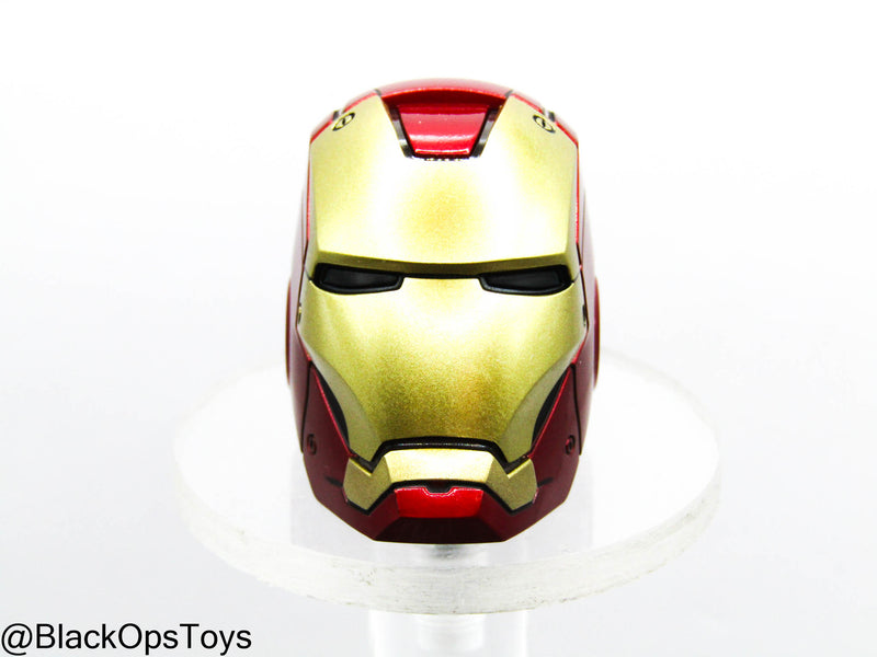 Load image into Gallery viewer, Iron Man - Light Up Helmet (READ DESC)
