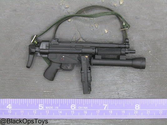 MP5 Submachine Gun w/Tactical Light & OD Green Sling