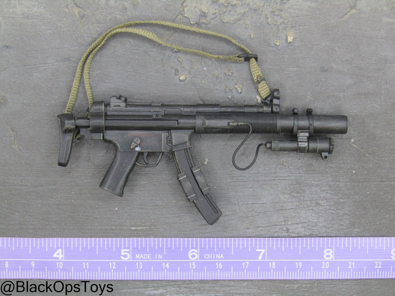 Load image into Gallery viewer, MP5 Submachine Gun w/Integrated Suppressor &amp; Tactical Light
