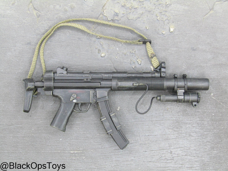 Load image into Gallery viewer, MP5 Submachine Gun w/Integrated Suppressor &amp; Tactical Light
