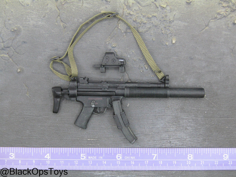 Load image into Gallery viewer, MP5 Submachine Gun w/Integrated Suppressor &amp; Red Dot Sight
