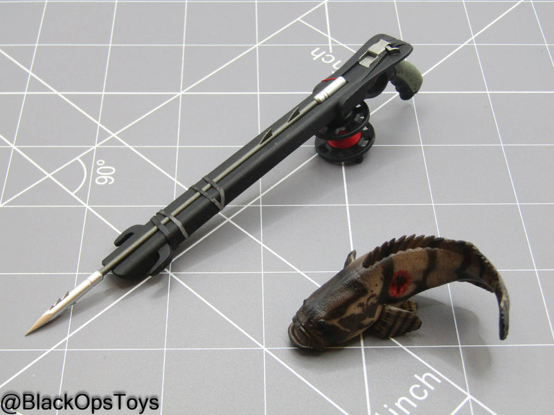 Load image into Gallery viewer, Downtown Union - Smuggler - Spear Gun w/Working Reel &amp; Fish
