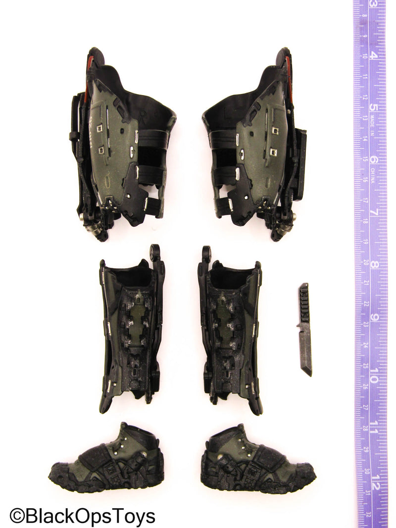 Load image into Gallery viewer, Warriors Of The Future Tyler - Black Mechanical Leg Armor w/Boots (Peg Type)
