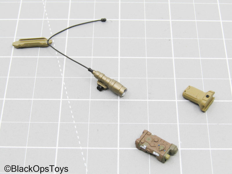Load image into Gallery viewer, Tan Foregrip w/Tac Light &amp; PEQ (Easy &amp; Simple)
