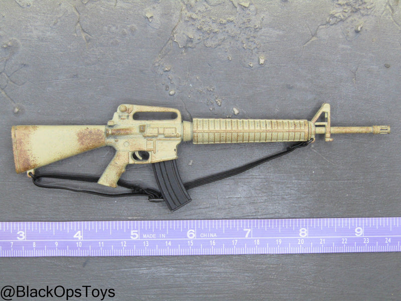 Load image into Gallery viewer, Desert Camo M16 Assault Rifle w/Sling
