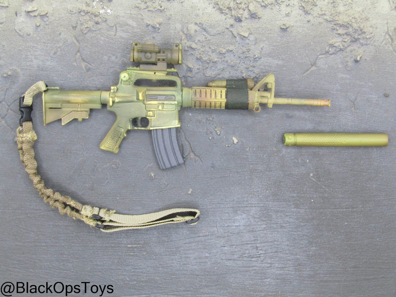 Load image into Gallery viewer, Black Hawk Down - Weathered Camo M4 Carbine w/Attachment Set
