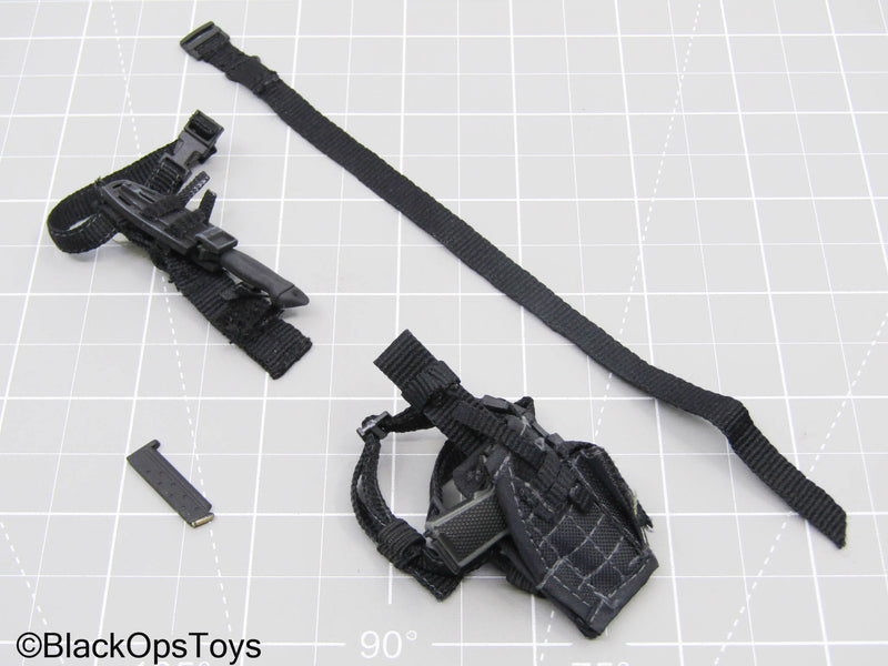 Load image into Gallery viewer, GI JOE - General Hawk - 1911 Pistol w/Drop Leg Holster &amp; Knife
