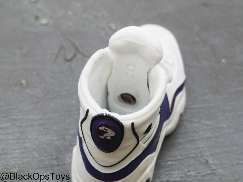 Load image into Gallery viewer, Los Angeles Lakers - Shaq - Shaquille O&#39;Neal Sneakers (Peg Type) (READ DESC)
