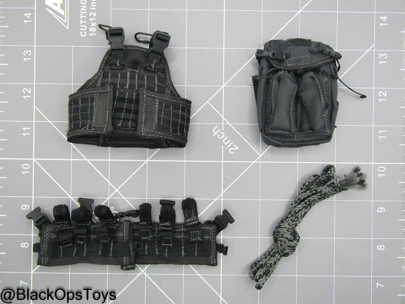 Load image into Gallery viewer, GI JOE - Cobra Viper - Black MOLLE Combat Vest Set w/Buttpack
