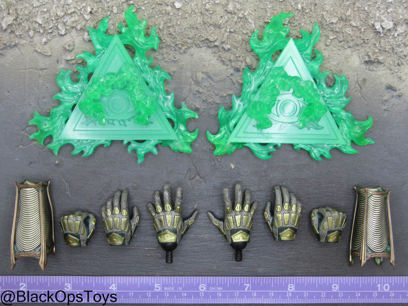 Load image into Gallery viewer, Spider-Man - Mysterio - Gloved Hand Set &amp; Gauntlets w/Illusion FX
