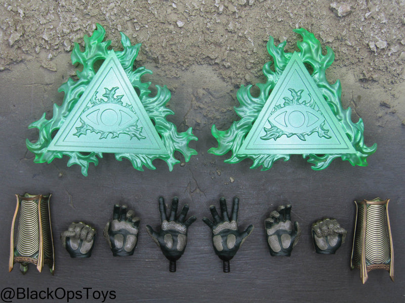 Load image into Gallery viewer, Spider-Man - Mysterio - Gloved Hand Set &amp; Gauntlets w/Illusion FX
