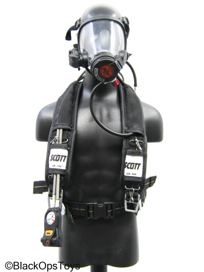 Load image into Gallery viewer, SCGTT Air-Pak Oxygen Tank &amp; Harness w/Respirator Mask (DAM Toys)
