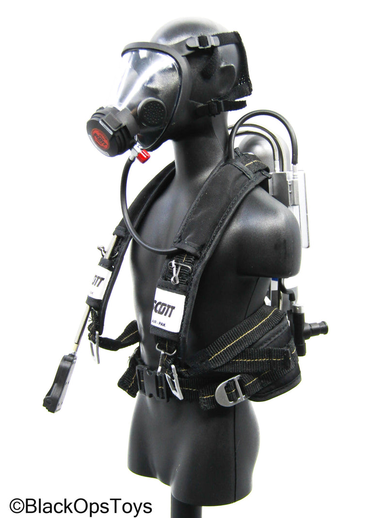 Load image into Gallery viewer, SCGTT Air-Pak Oxygen Tank &amp; Harness w/Respirator Mask (DAM Toys)
