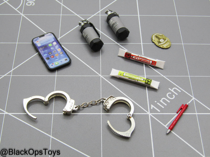 Load image into Gallery viewer, LAPD S.W.A.T. Ver B - Flashbangs, Handcuffs, Phone, &amp; Gear Set
