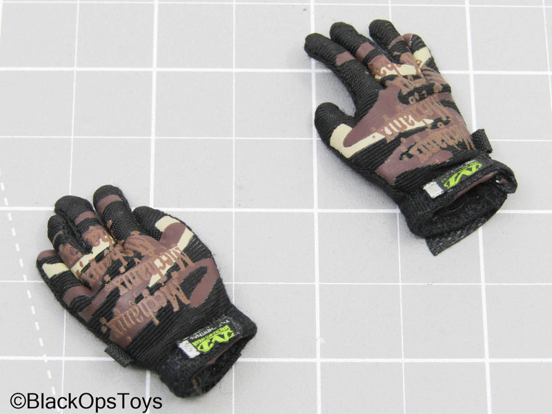 Load image into Gallery viewer, Brown &amp; Black Gloves w/Hands
