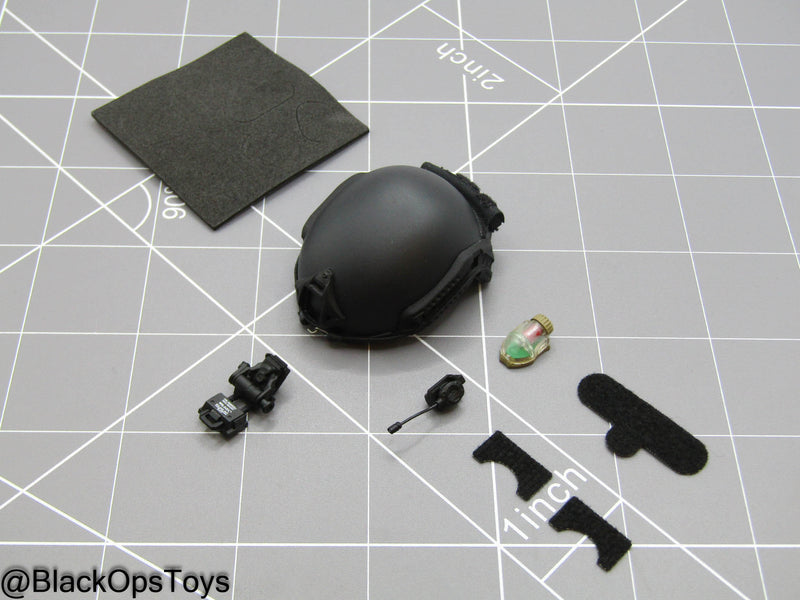 Load image into Gallery viewer, LAPD S.W.A.T. Ver B - Black Helmet w/NVG Set
