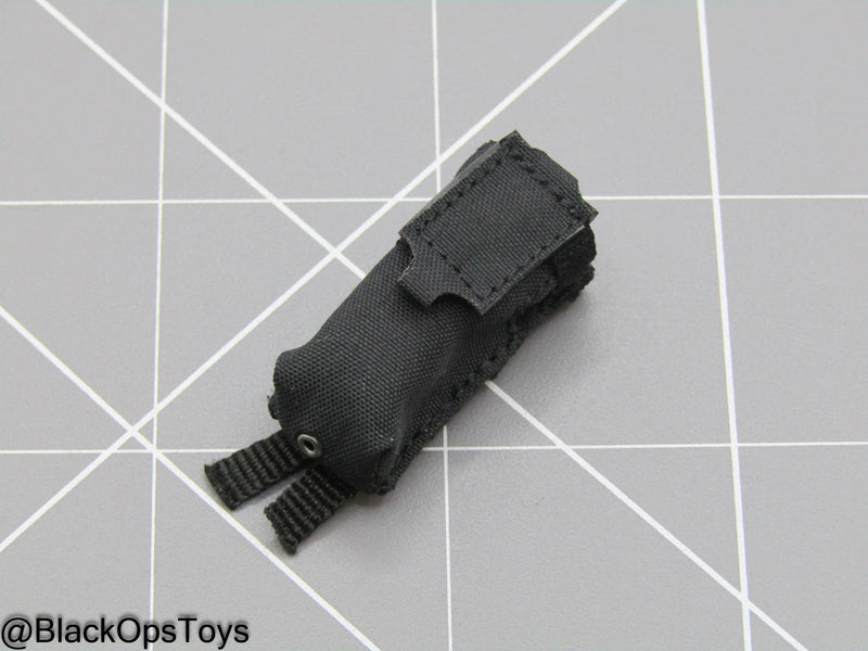 Load image into Gallery viewer, LAPD S.W.A.T. Ver B - Black MOLLE Radio/5.56 Mag Pouch

