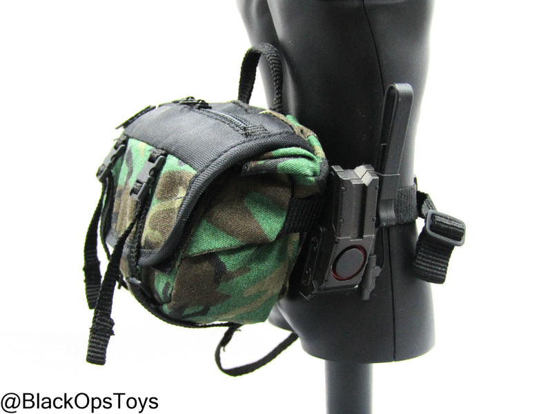 Load image into Gallery viewer, Woodland Camo Buttpack w/Transponder
