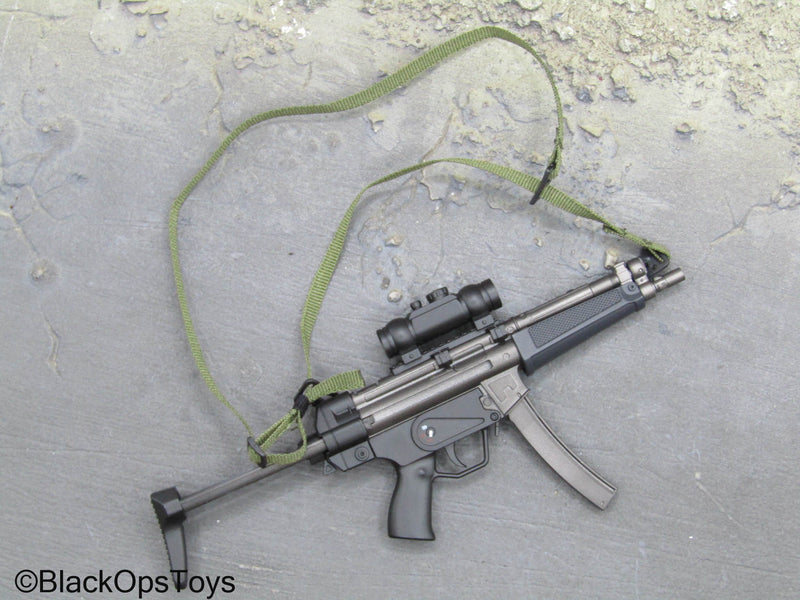 Load image into Gallery viewer, Resident Evil 2 - Leon Kennedy - MP5 Submachine Gun w/Scope
